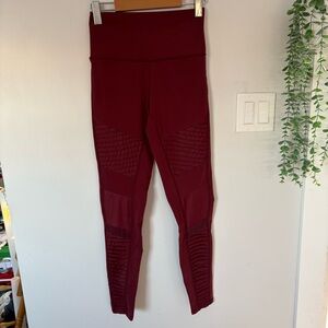 Alo Yoga High-Waist Moto Leggings in Maroon - Size Small